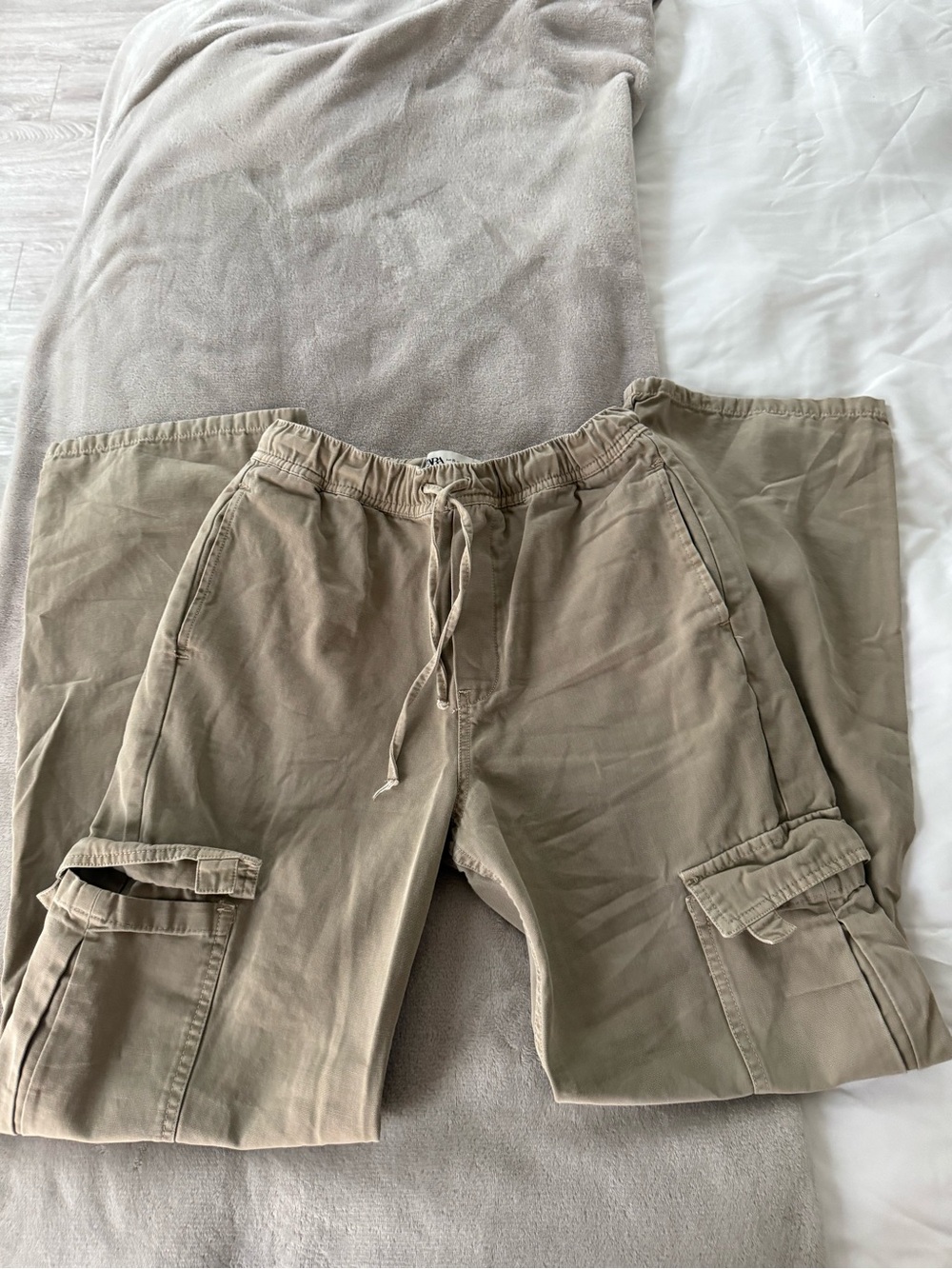 Zara Women's Beige Cargo Pants with Drawstring Waist